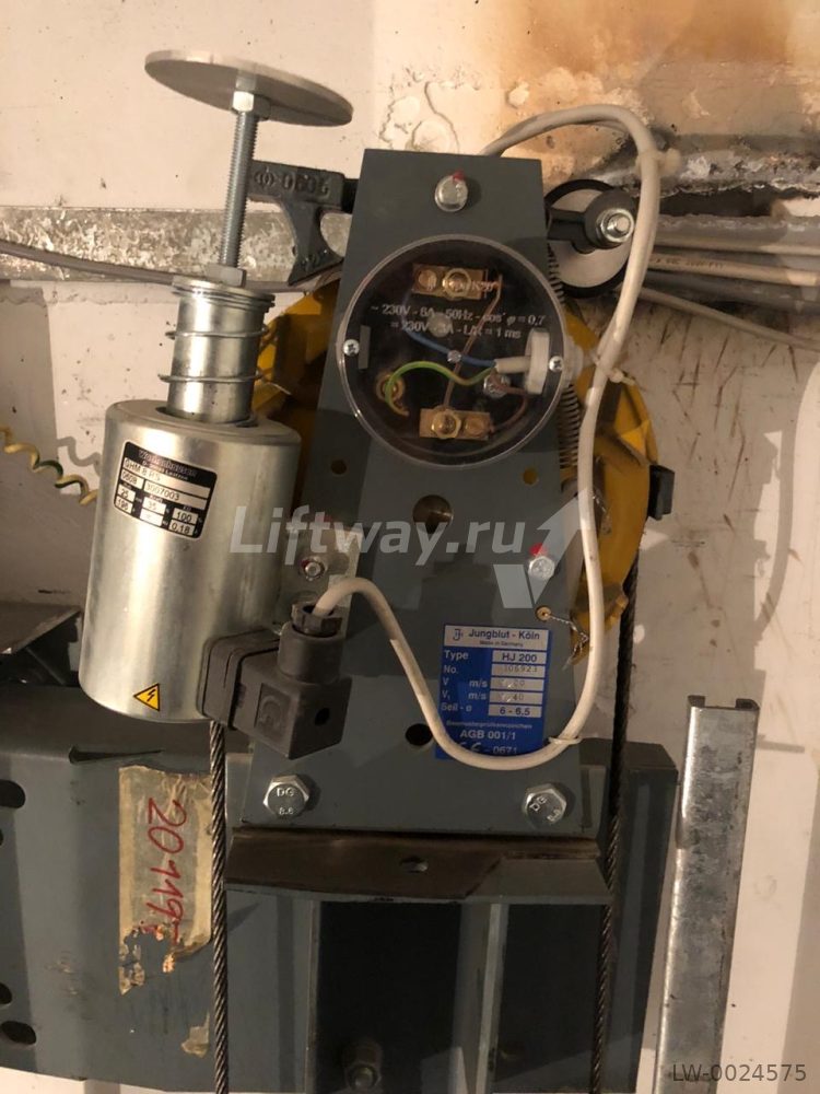 Ограничитель скорости HJ200 SB O - WSH правый,V=1,00 м/с,V1=1,40 м/с с магнитом 230V и выключателем